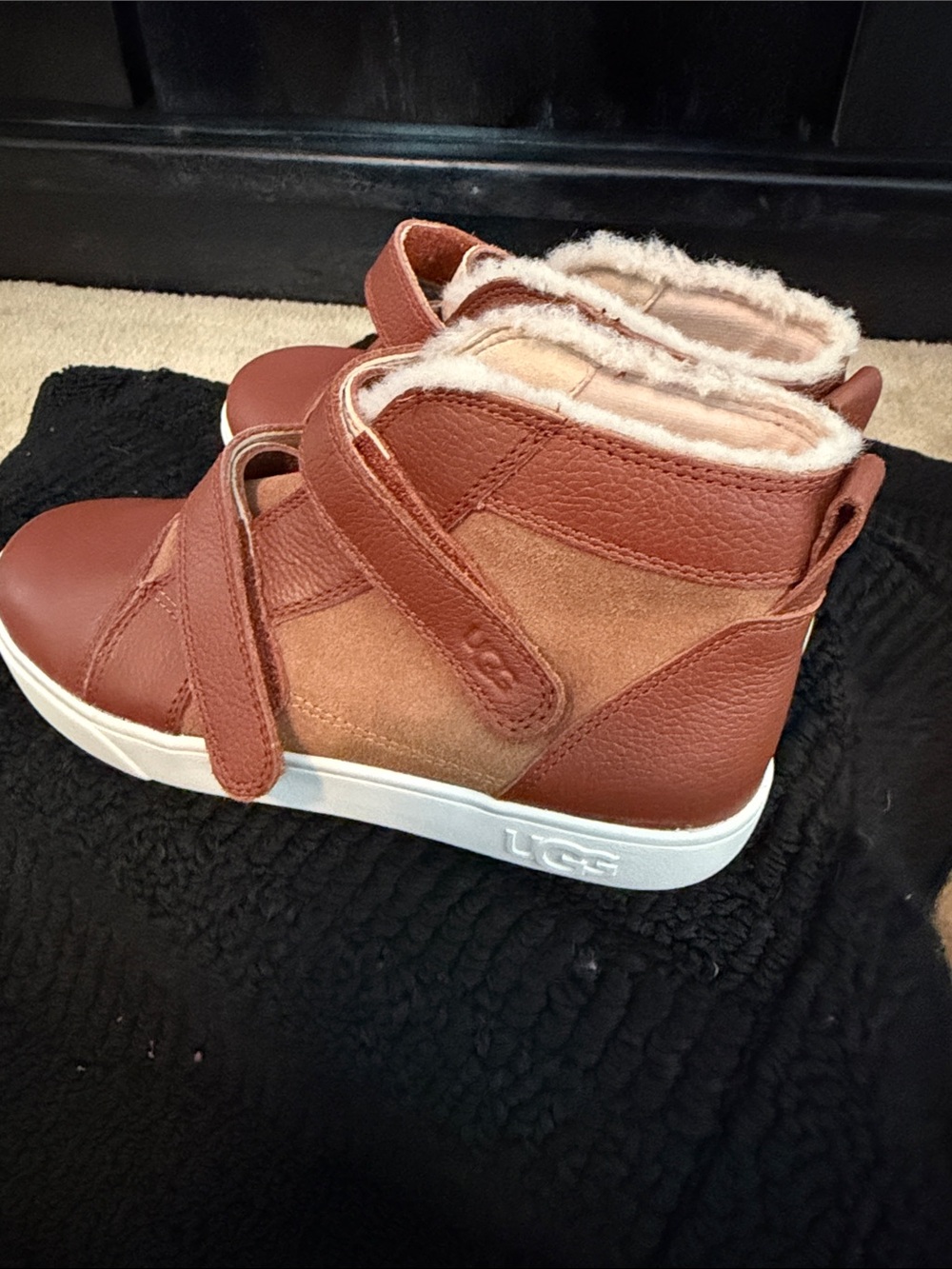 UGG Kids Chestnut Shearling-Trim Velcro High-Top Boots